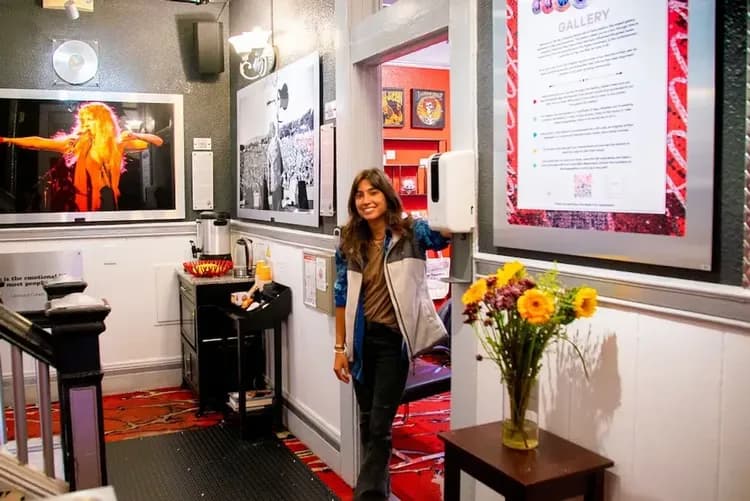 Check-in/check-out kiosk