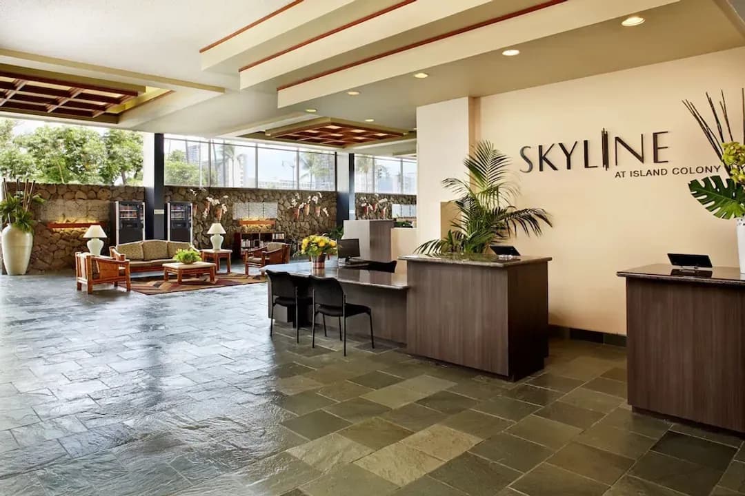 Hawaii-Skyline Island Colony Hotel