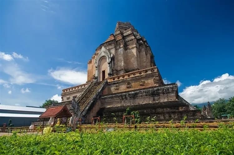 【清邁旅遊】清萊藍白廟、彩虹洞穴、大象咖啡廰、泰服體驗、夜間動物園、米其林推薦美食、無購物、五日-7