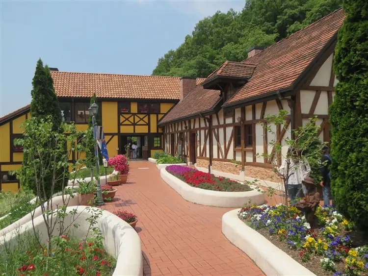 【冬季遊首爾】入住二晚近鬧區飯店、室外滑雪、愛寶樂園、採草莓體驗、全新塗鴉秀、童話小鎮、米其林景點、五日、高雄-7