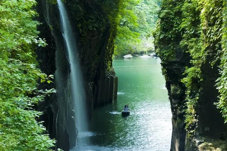 【春櫻九州全覽】早鳥折1000、九州賞櫻名所、高千穗峽、南阿蘇鐵道、全程無自理餐、日南摩艾像、湯布院、溫泉六日、高雄直飛-8