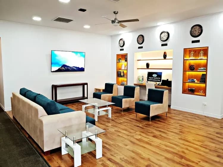 Lobby lounge