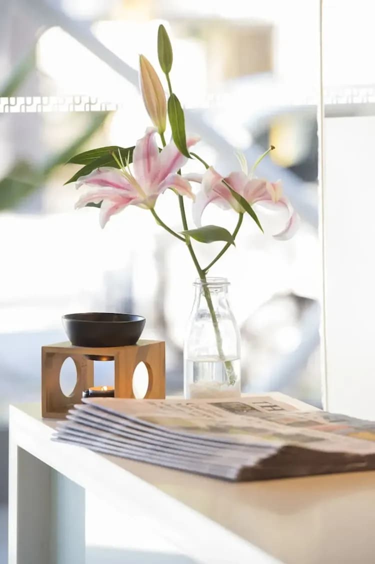 Check-in/check-out kiosk