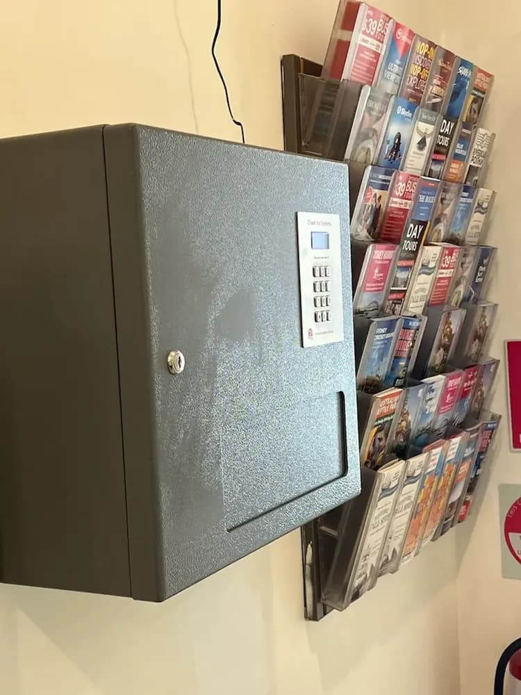 Check-in/check-out kiosk