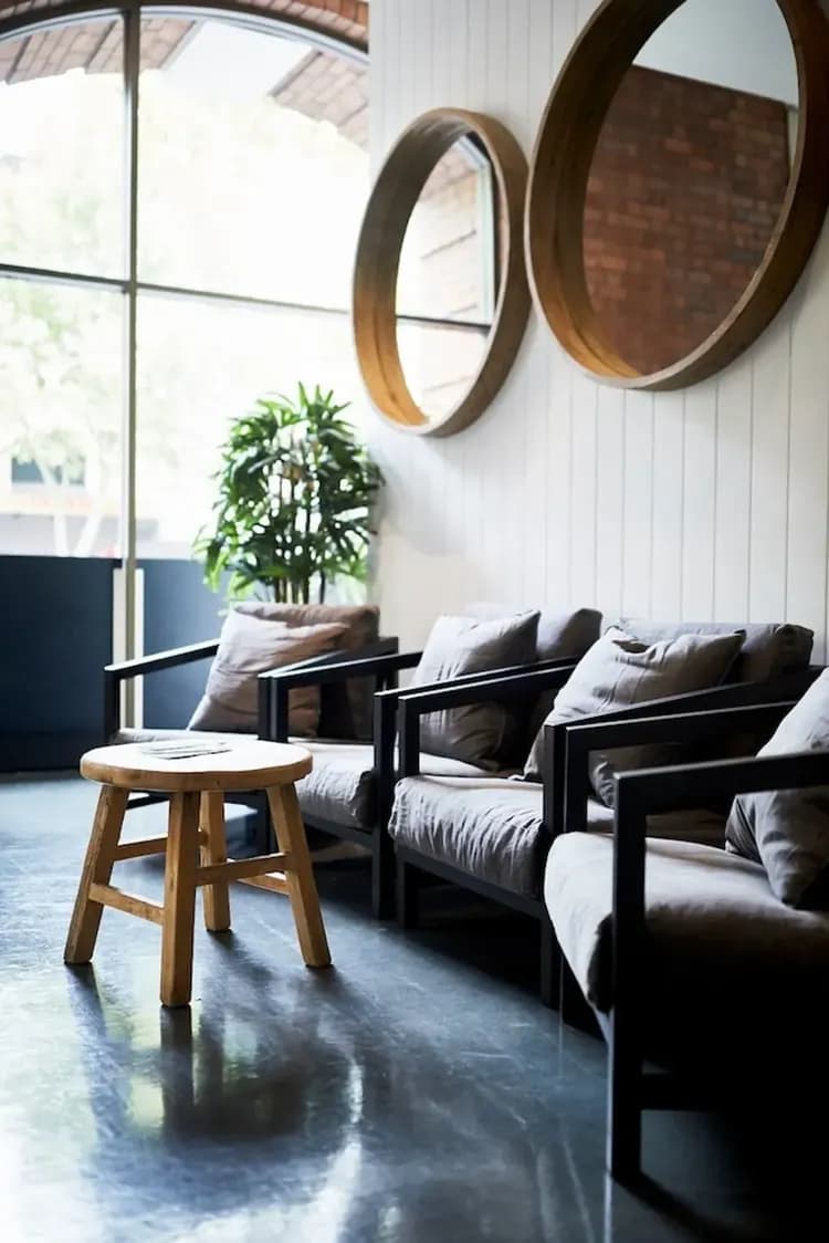 Lobby lounge