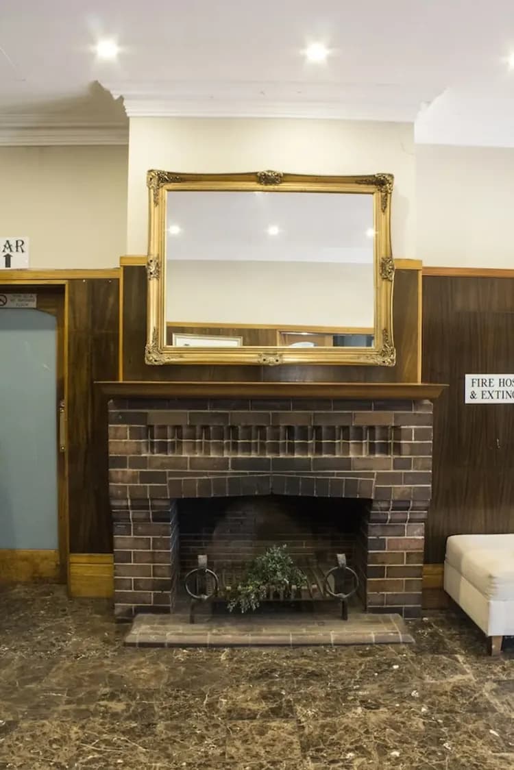 Check-in/check-out kiosk