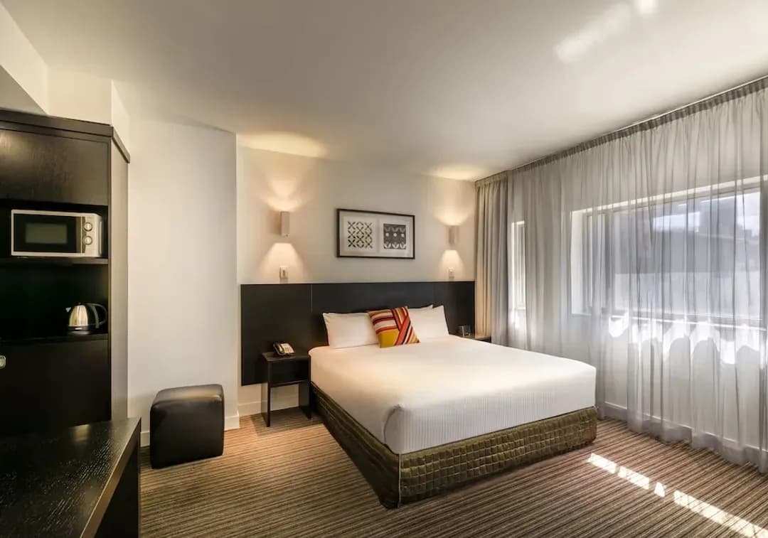 Melbourne District-Causeway 353 Hotel