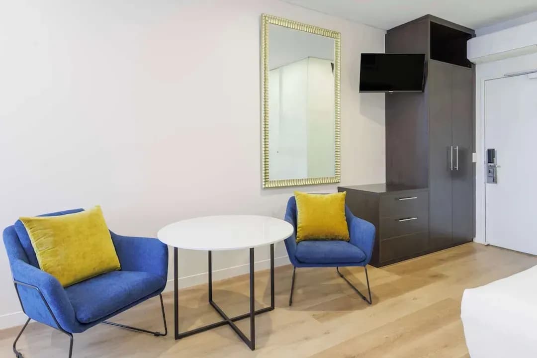 Melbourne District-Oaks Melbourne on Collins Suites