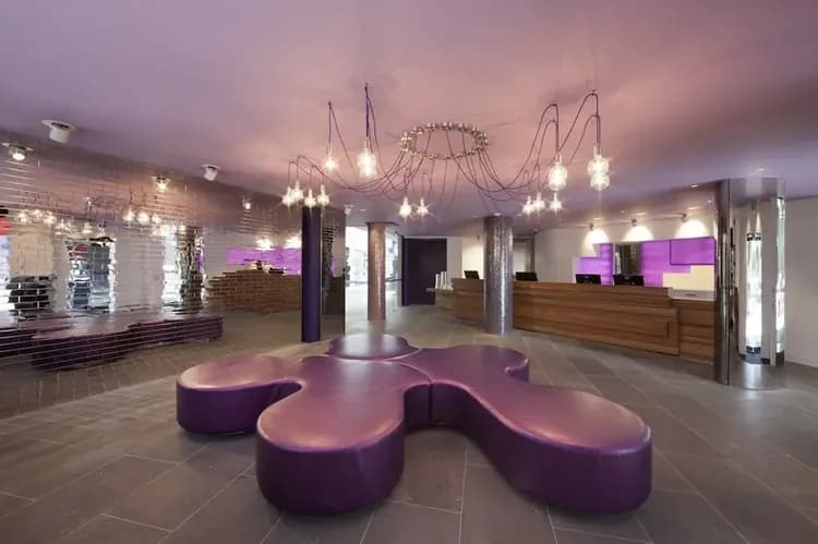Lobby lounge