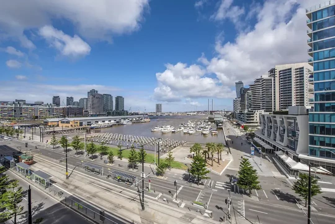 Melbourne District-Docklands Private Collection of Apartments - Digital Harbour