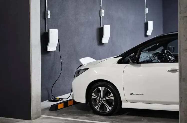 Electric vehicle charging station