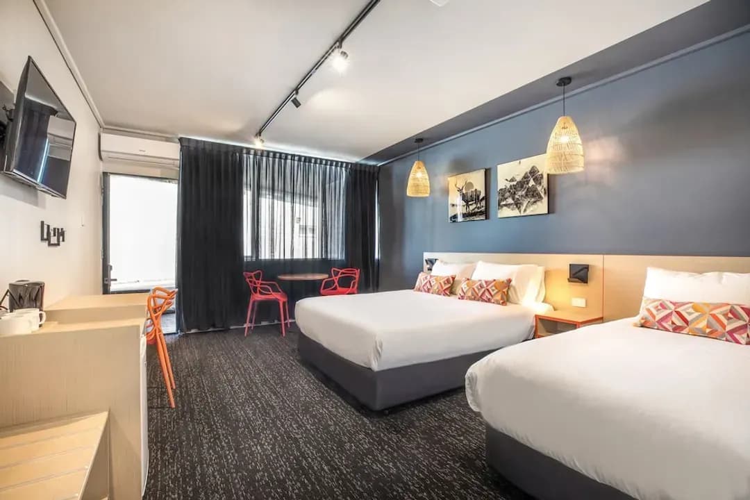 Melbourne District-Nightcap at Monash Hotel