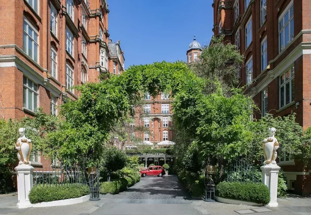 Greater London District-St. Ermins Hotel, Autograph Collection