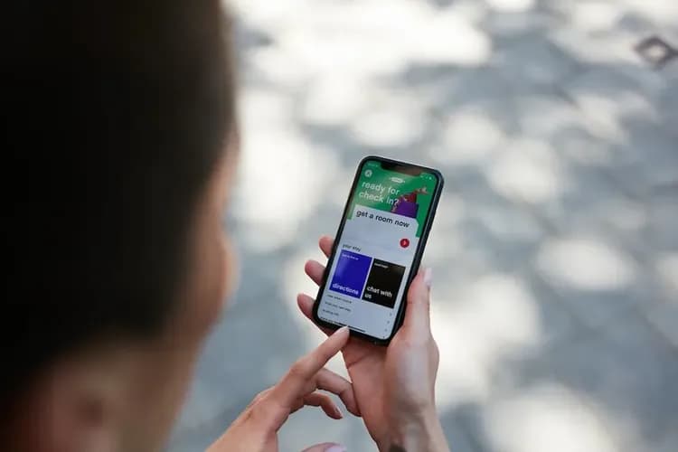 Check-in/check-out kiosk