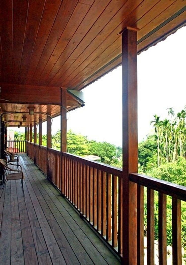 小木屋四人房後陽台