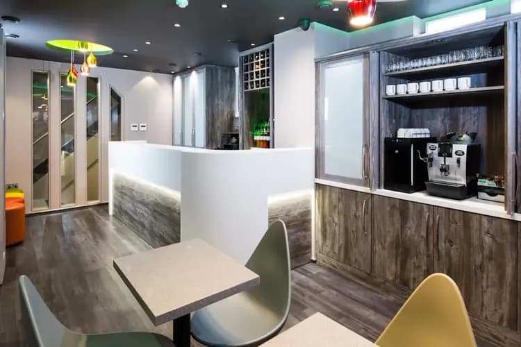 Check-in/check-out kiosk