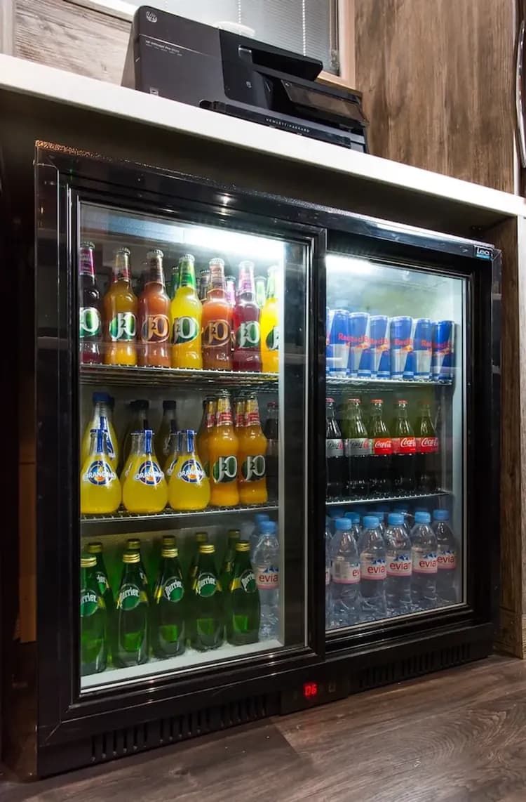 Check-in/check-out kiosk