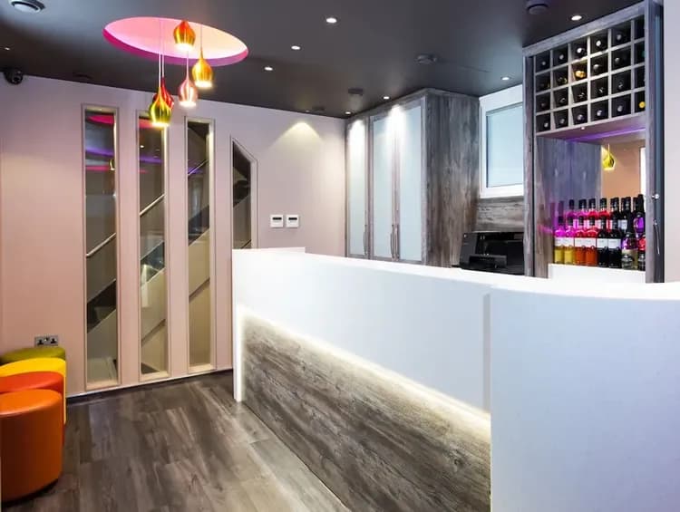 Check-in/check-out kiosk