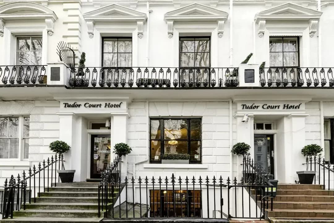 Greater London District-Tudor Court Hotel