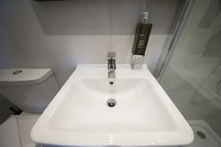 Bathroom sink