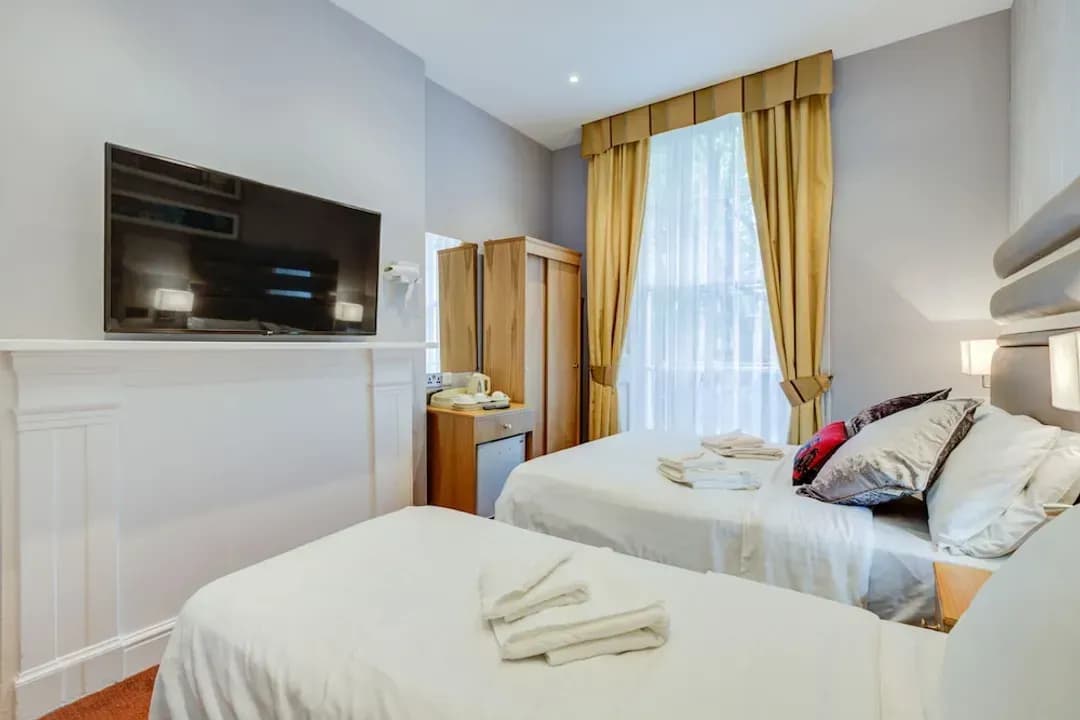 Greater London District-Admiral Hotel at Park Avenue