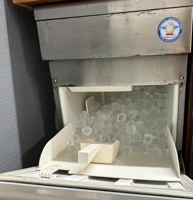 バス停まで徒歩わずか4分！無料Wi-Fi、共用ラウンジとキッチン完備-6