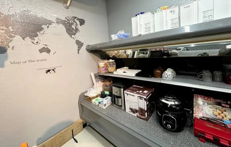 バス停まで徒歩わずか4分！無料Wi-Fi、共用ラウンジとキッチン完備-4