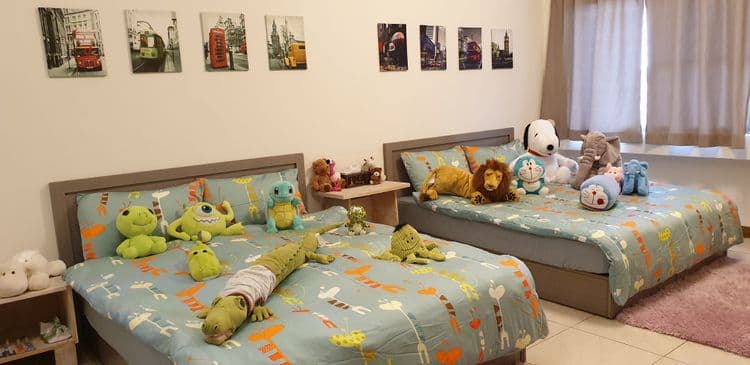 漫步河岸童趣溫馨