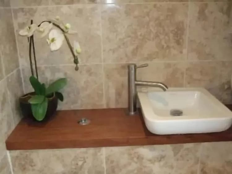 Bathroom sink