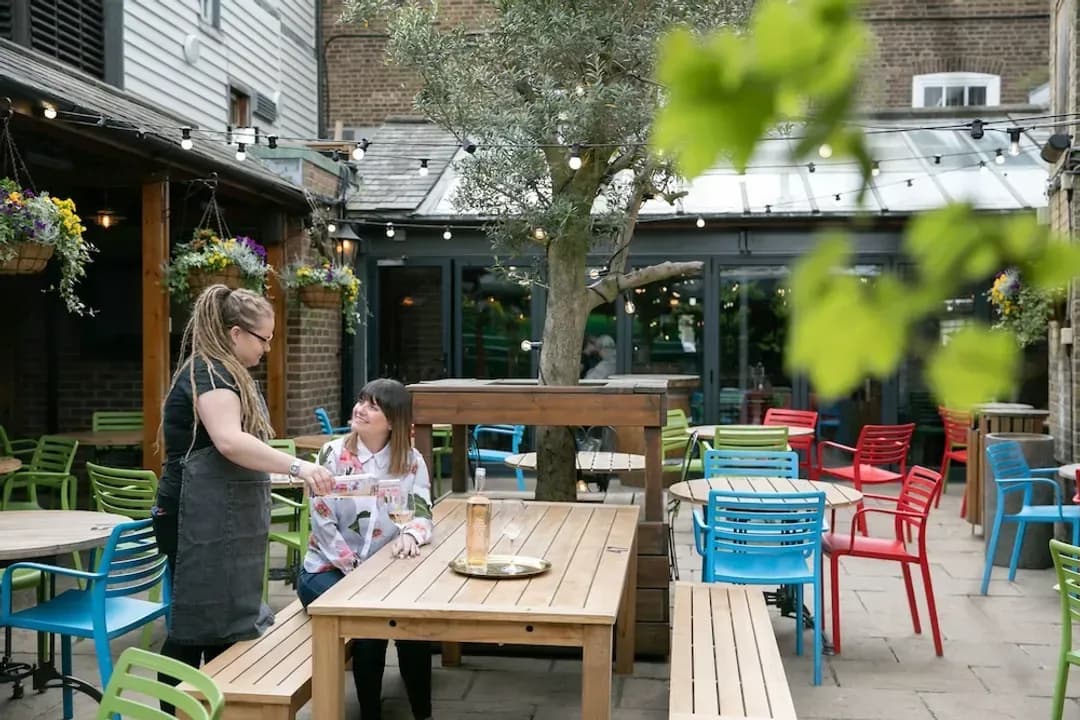 グレーター・ロンドン-ザ ローズ & クラウン ウィンブルドン