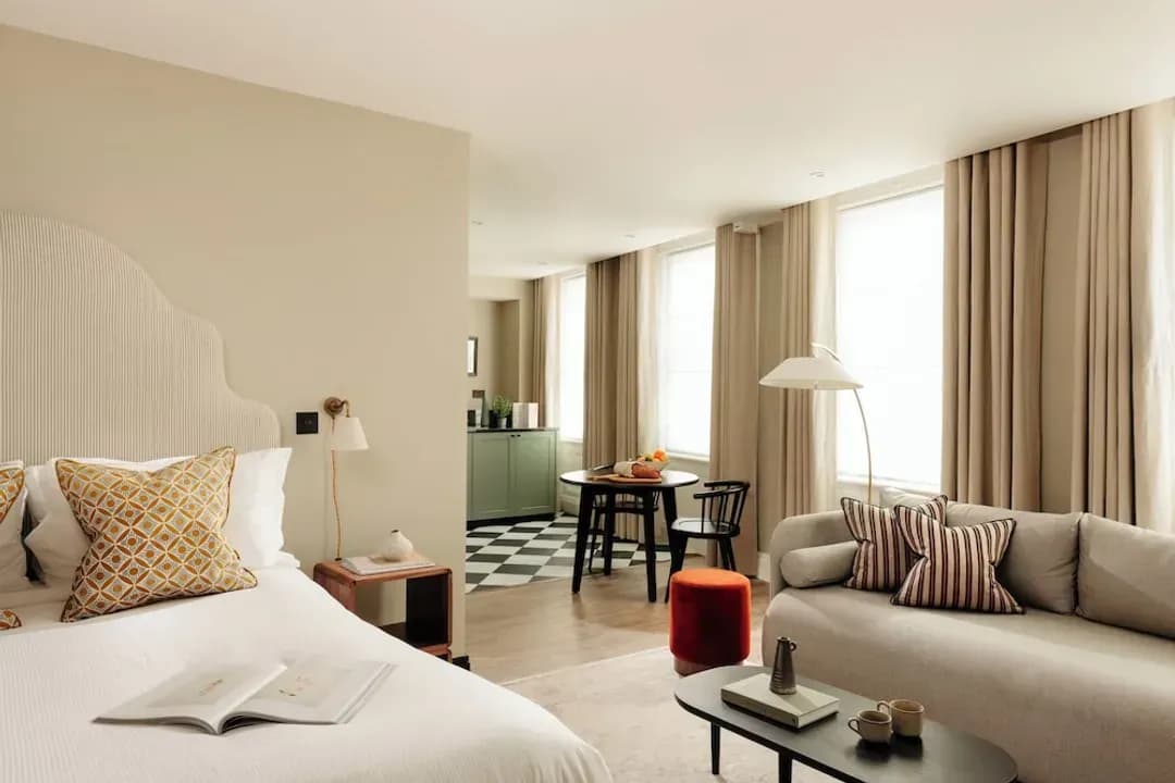 그레이터 런던-네이티브 킹스 워드로브, 세인트 폴스