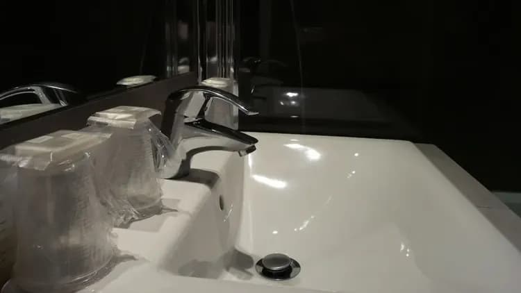 Bathroom sink