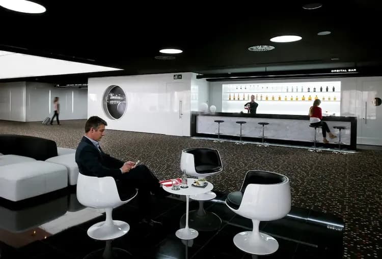 Lobby lounge