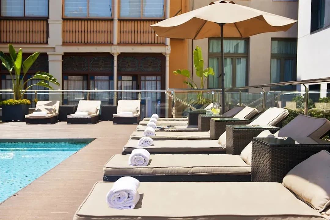 카탈루냐-그루포텔 그랜 비아 678