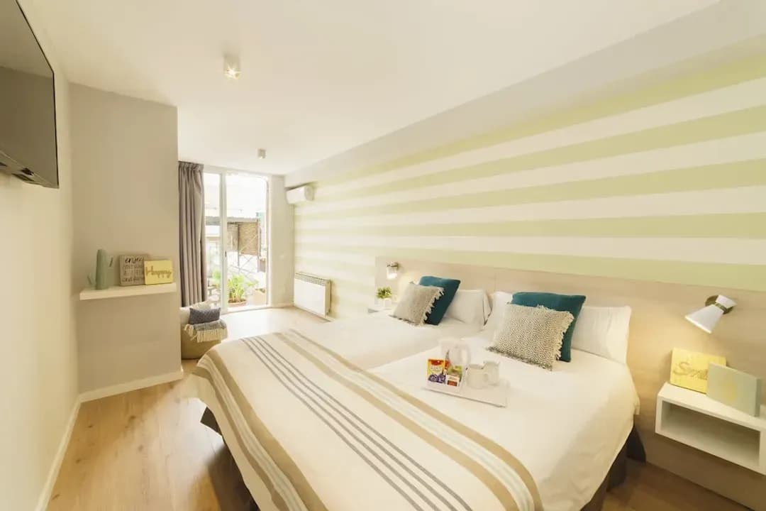 カタルーニャ-BYピロウ・ハウス