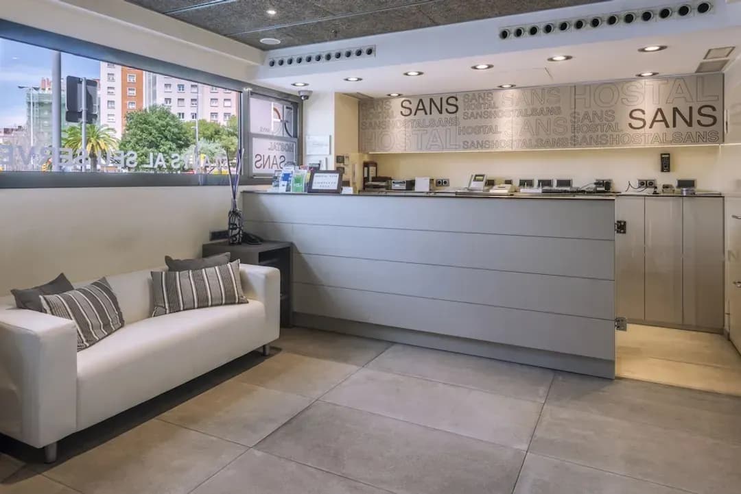 カタルーニャ-オスタル サンズ