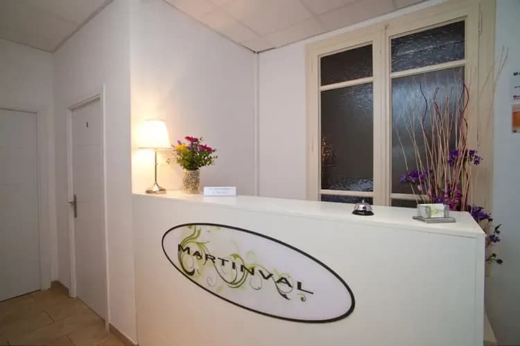 Check-in/check-out kiosk