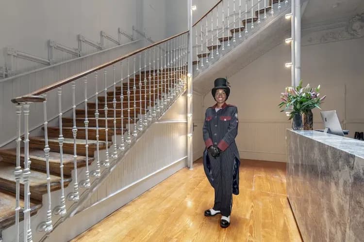 Check-in/check-out kiosk