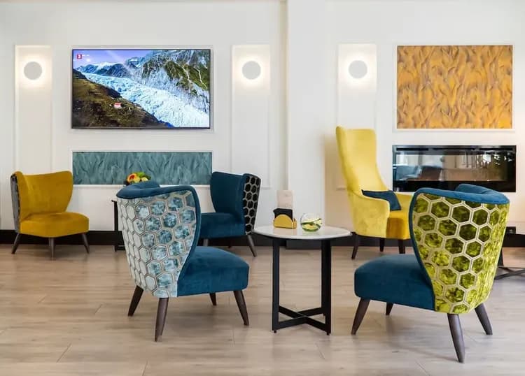 Lobby lounge