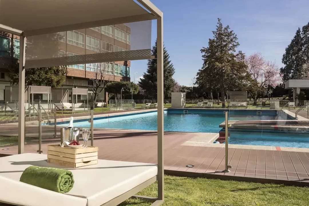 馬德里-美利亞巴拉哈斯飯店