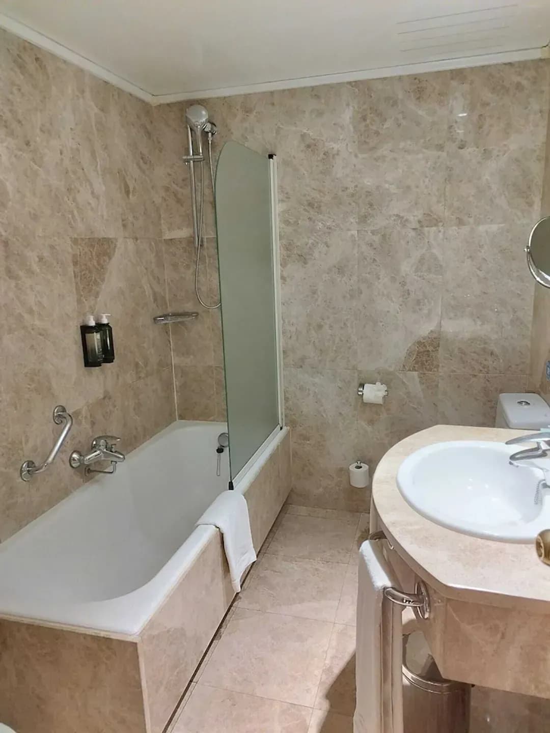 馬德里-布拉格飯店