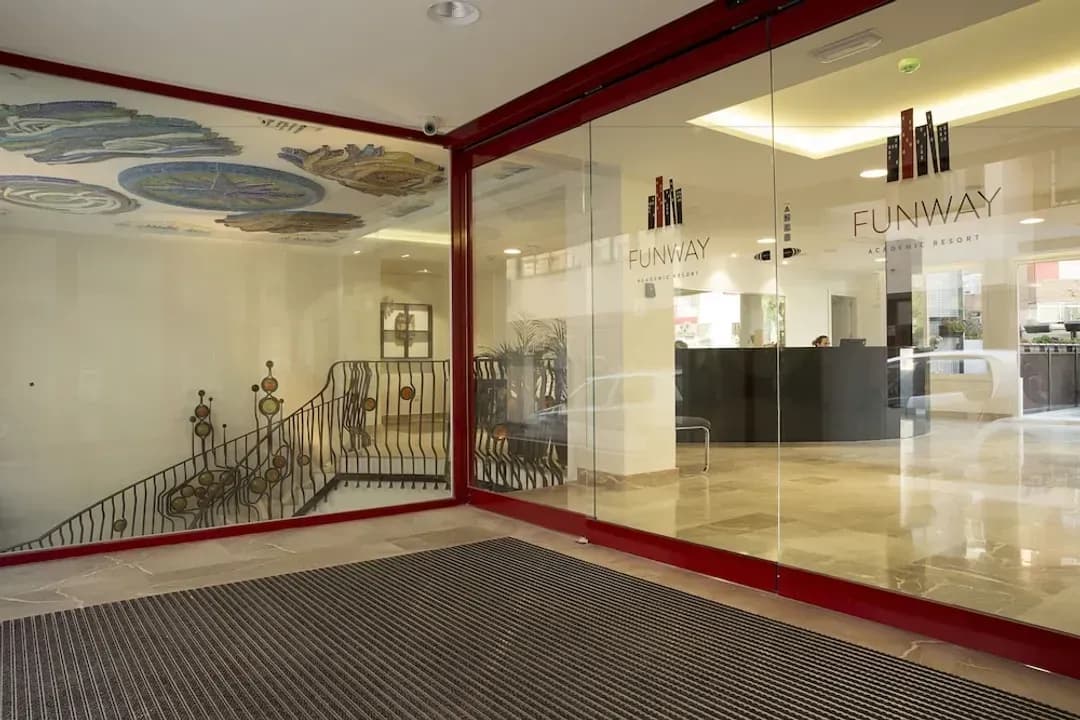 Madrid-Funway Academic Resort - Adults Only