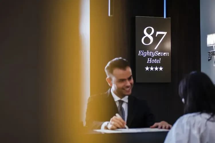 Check-in/check-out kiosk