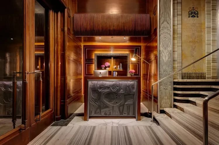 Check-in/check-out kiosk