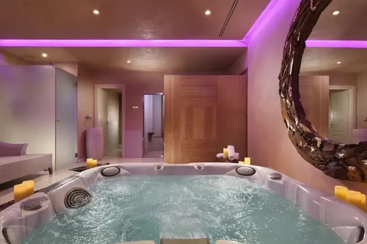 Indoor spa tub