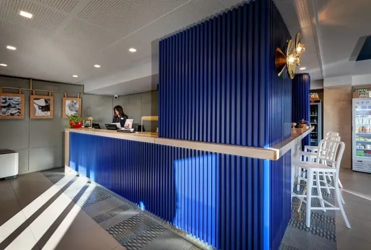 Concierge desk