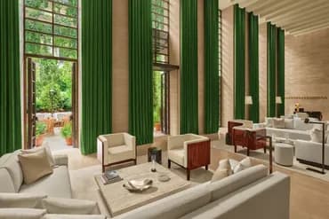 Lobby lounge