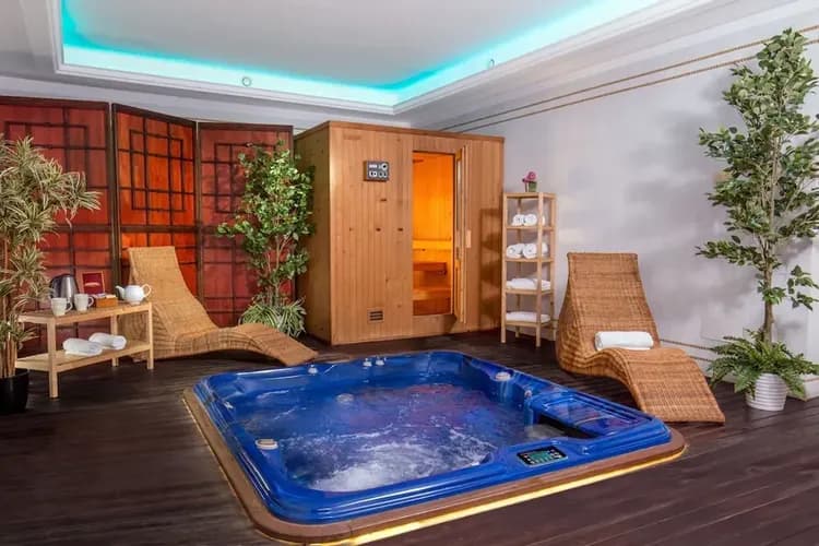 Indoor spa tub
