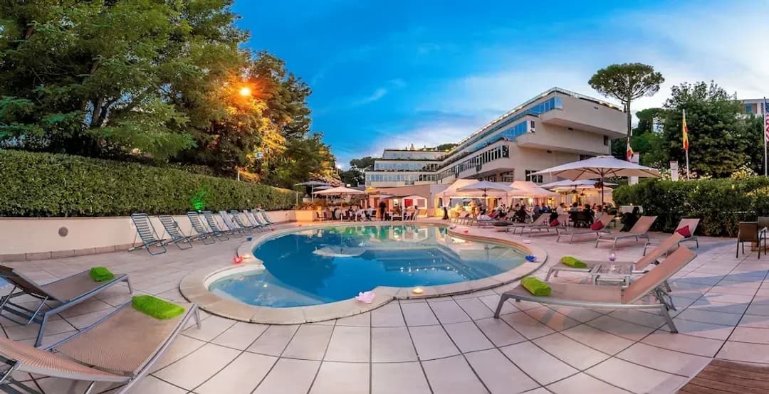 拉吉歐大區-聖彼得深紅酒店