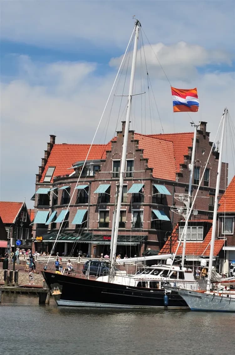 【花季荷比盧旅遊】荷蘭鬱金香花園、復古蒸汽火車、最美羊角村、維安田古堡、布魯日老城、盧森堡、一晚5星10日-6